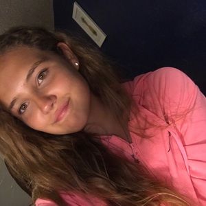 Meet your Posher, Hayley